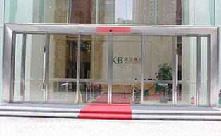 廣州建滔廣場自動門工程案例 - 中出網(wǎng)-智能出入口與停車充電門戶