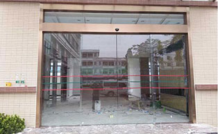 南沙康源藥業(yè)自動門工程案例 - 中出網(wǎng)-智能出入口與停車充電門戶