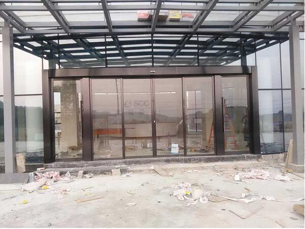 清遠(yuǎn)實(shí)創(chuàng)涂料自動(dòng)門工程案例 - 中出網(wǎng)-智能出入口與停車充電門戶