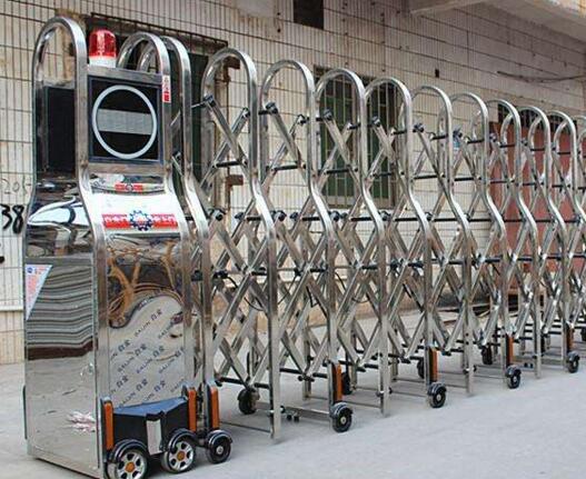 唐山出安智能伸縮門閃亮在金岸紅堡大門口