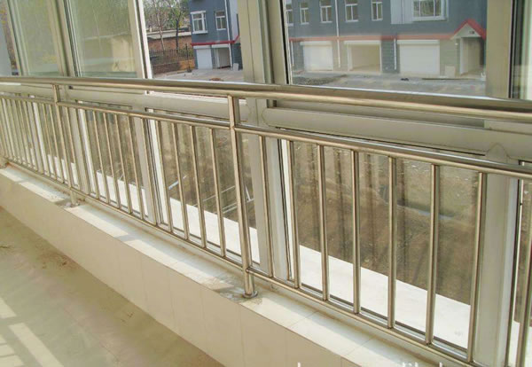 不銹鋼護(hù)欄2