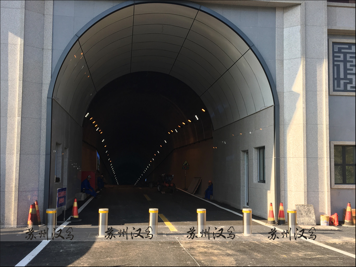 常州出安智能防沖撞型液壓升降柱進駐常州溧陽水電站