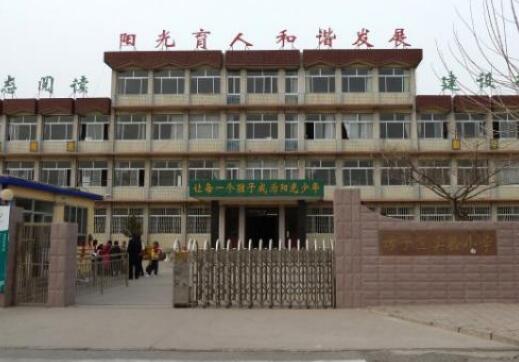 濰坊出安智能伸縮門閃耀濰坊市坊子區(qū)實(shí)驗(yàn)學(xué)校大門口