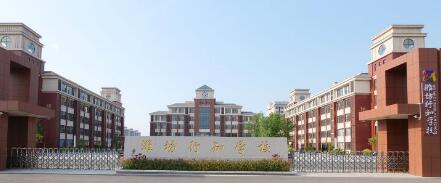 濰坊出安智能伸縮門亮相在濰坊行知學(xué)校大門口