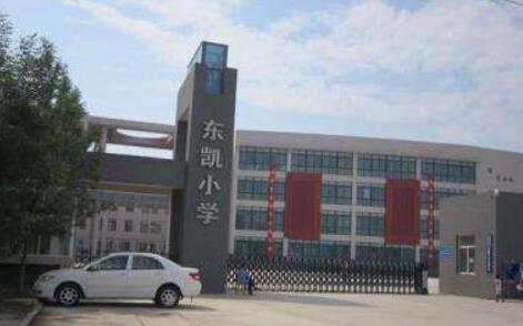 濰坊出安智能伸縮門點綴濰坊東明學(xué)校