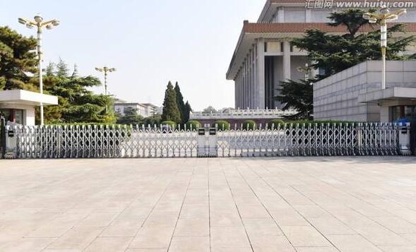 溫州出安智能為溫州市鐵路與軌道交通投資集團(tuán)有限公司添上電動(dòng)伸縮門