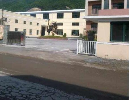 溫州出安智能為鹿城區(qū)職業(yè)技術學校添上伸縮門