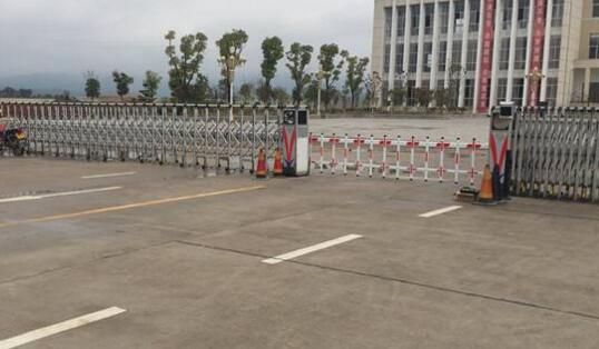 紹興出安智能伸縮門成功落地進(jìn)駐紹興護(hù)士學(xué)校大門口