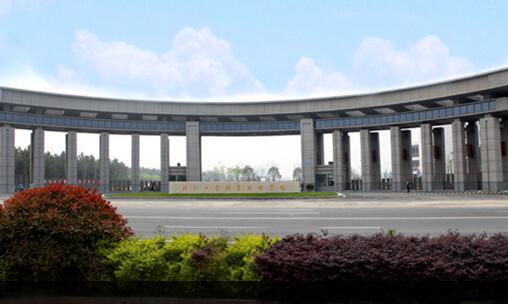 浙江工業(yè)職業(yè)技術(shù)學(xué)院成功安裝紹興出安智能電動(dòng)伸縮門(mén)