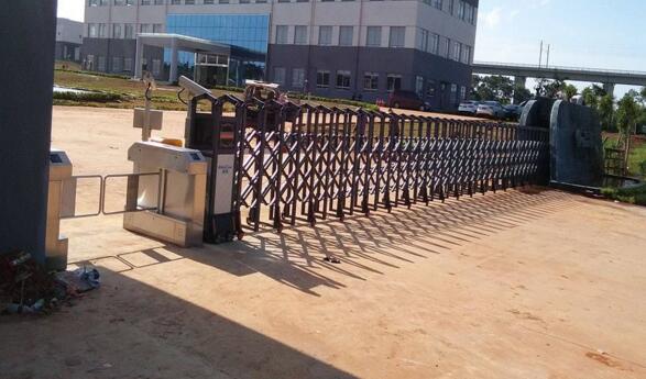 紹興出安智能為浙江力博控股集團(tuán)有限公司添上伸縮門(mén)