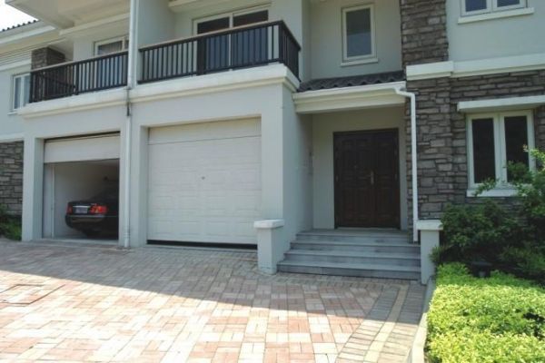 翻板車庫(kù)門