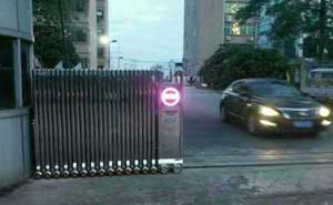 揚(yáng)州梅苑雙語(yǔ)學(xué)校伸縮門(mén)案例