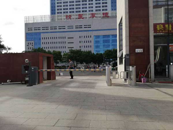 內蒙古自治區(qū)體育局道閘案例 - 中出網-智能出入口與停車充電門戶