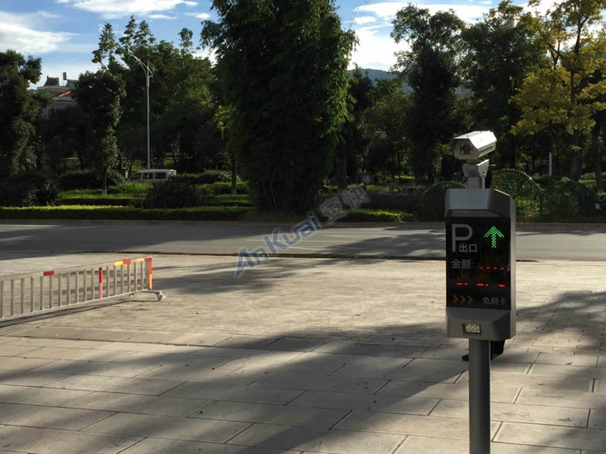 昆明出安智能車牌識別系統(tǒng)進駐云南昆明滇池