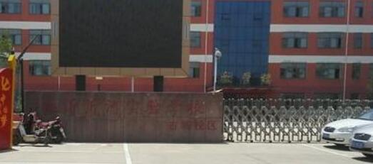 臨沂沂河實驗學校迎來臨沂出安智能伸縮門