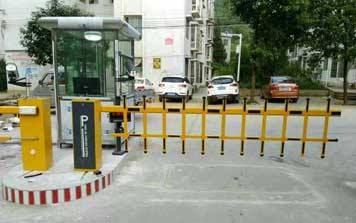 臨沂出安智能道閘成沂水縣人民醫(yī)院大門(mén)口一道美景 