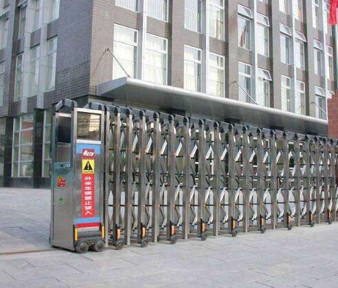 臺(tái)州出安智能電動(dòng)伸縮門亮相在臺(tái)州初級(jí)中學(xué)大門口