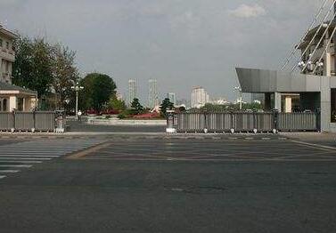 讓臺(tái)州出安智能電動(dòng)伸縮門(mén)成為臺(tái)州市交通技術(shù)學(xué)校的理想門(mén)衛(wèi)