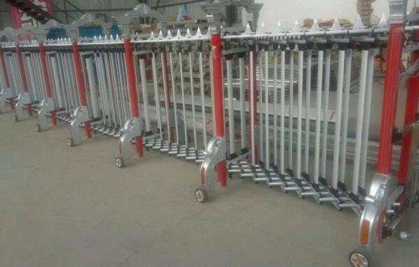 臺(tái)州市德長(zhǎng)環(huán)保有限公司大門(mén)口的伸縮門(mén)由臺(tái)州出安智能提供