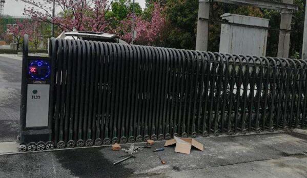 臺州出安智能伸縮門成功落地臺州學院創(chuàng)業(yè)學院