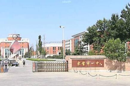 東營出安智能伸縮門成為東營市第一中學的“新寵”