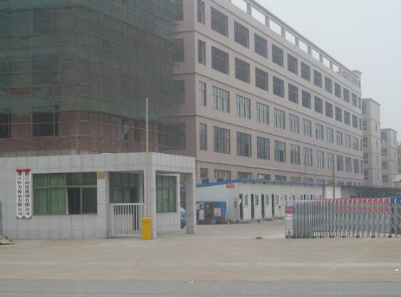 金華出安智能為浙江韻銘玻璃有限公司大門口增添亮麗伸縮門