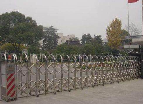 金華出安智能為浙江派尼爾科技股份有限公司提供電動(dòng)伸縮門工程