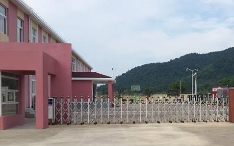 金華市方格外國(guó)語(yǔ)學(xué)校安裝金華出安智能電動(dòng)伸縮門正式投入使用