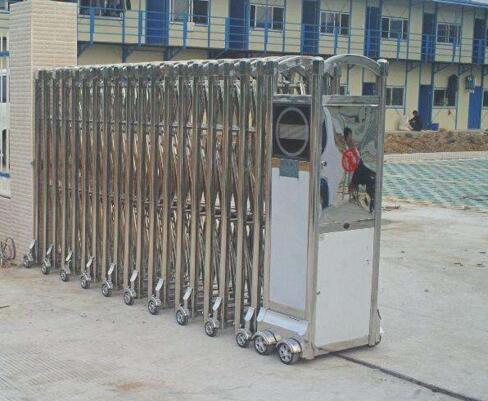 祝賀金華出安智能伸縮門安裝在金都華城大門口