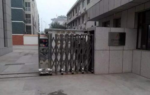 金華市建設(shè)技工學(xué)校選擇金華出安智能為電動(dòng)伸縮門供貨商