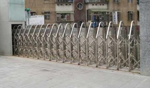 邯鄲出安智能電動(dòng)伸縮門安裝在邯鄲天籟藝術(shù)學(xué)校大門口