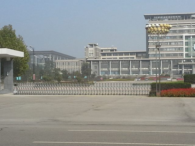 熱烈祝賀泰安出安智能伸縮門進駐泰安泰山醫(yī)學(xué)院