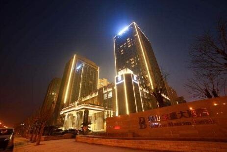 泰安出安智能道閘閃耀在泰山寶盛大酒店大門口