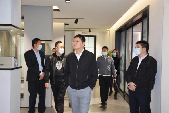 區(qū)、鎮(zhèn)政府領(lǐng)導(dǎo)蒞臨榮高門窗慰問走訪