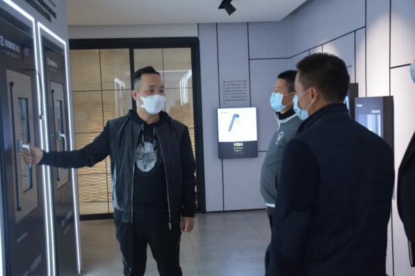 區(qū)、鎮(zhèn)政府領(lǐng)導(dǎo)蒞臨榮高門窗慰問走訪