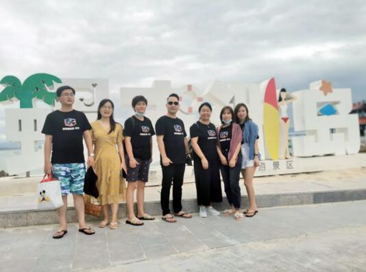 榮高人成群結(jié)隊登上島嶼