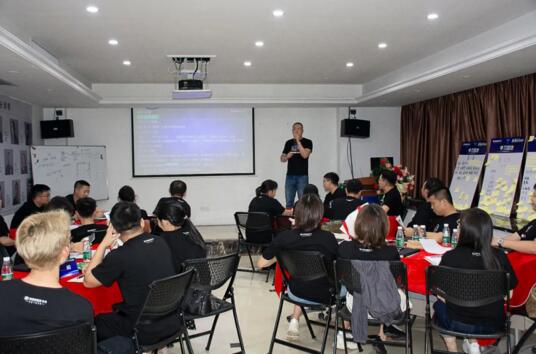 榮高商學(xué)院講師韓超先生