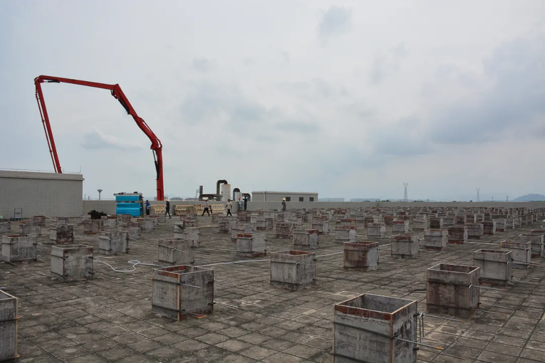 工程建設者代表報告：設備安裝就緒。