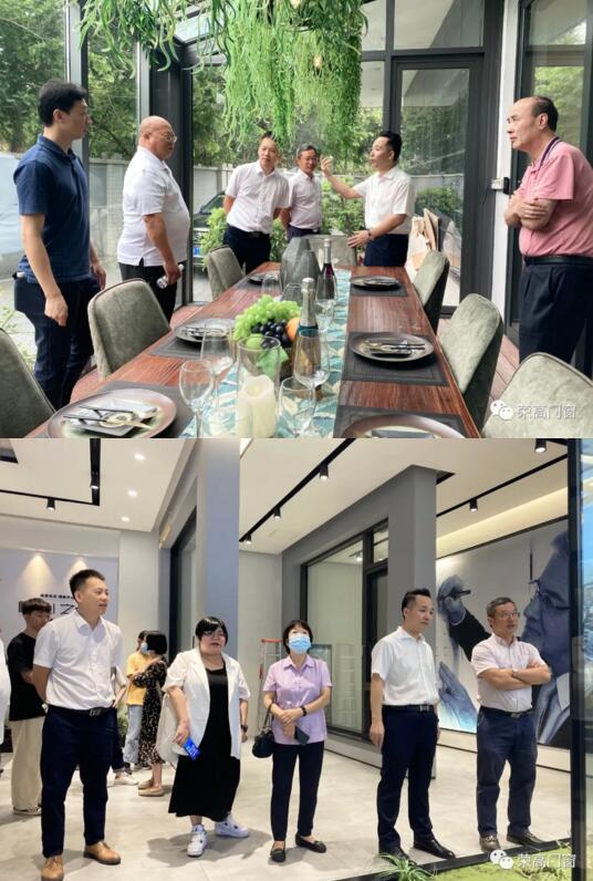 領導們在黃董的帶領下參觀了占地面積達15萬平米的榮高現代產業(yè)園