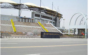 秦皇島奧林匹克體育中心伸縮門(mén)工程案例 - 中出網(wǎng)-智能出入口與停車(chē)充電門(mén)戶(hù)