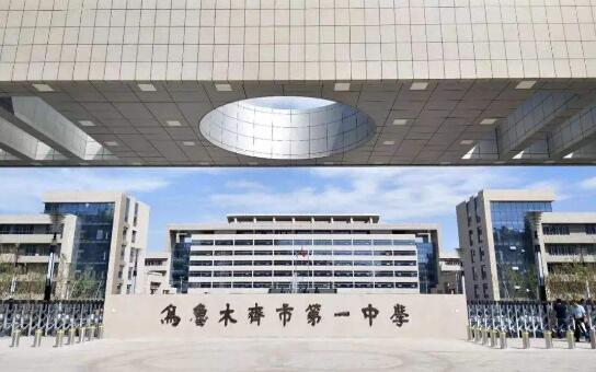 烏魯木齊出安智能伸縮門給烏魯木齊市第一中學不一樣的體驗  