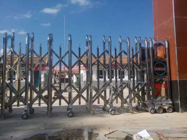 喜迎蘭州出安智能電動(dòng)伸縮門進(jìn)駐榆中縣小水字小學(xué)