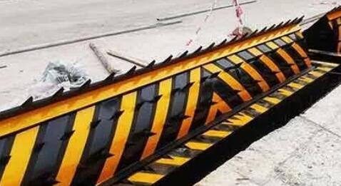 突發(fā)情況下 蘭州警用破胎器如何實現(xiàn)緊急停止