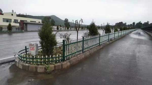 宿遷出安智能護(hù)欄在宿遷揚(yáng)子江路亮相