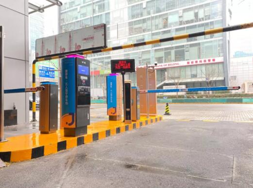 100%無(wú)人值守 體驗(yàn)智慧停車(chē)的魅力