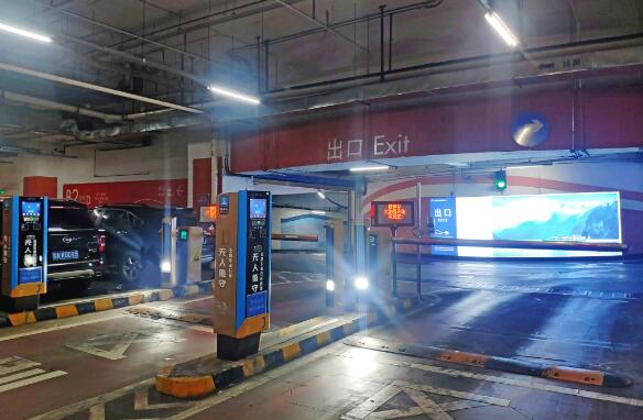 采用無(wú)感支付/線上支付/二維碼支付等多種自助繳費(fèi)