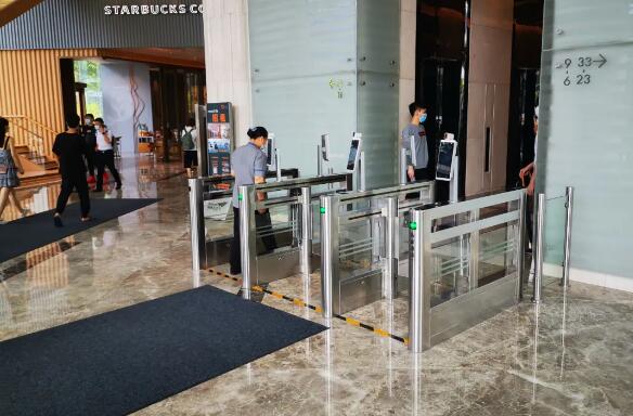 全新AI測(cè)溫·捷順人行防控通道整體解決方案