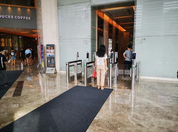 全新AI測(cè)溫·捷順人行防控通道整體解決方案