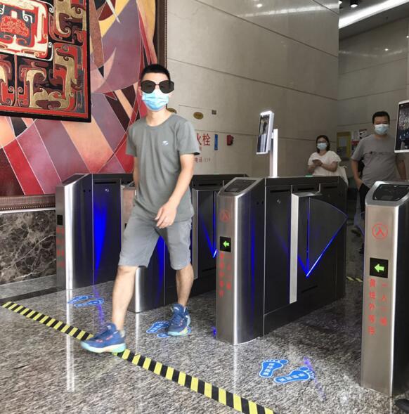 智慧擺閘3405B，員工“刷臉”一秒通行