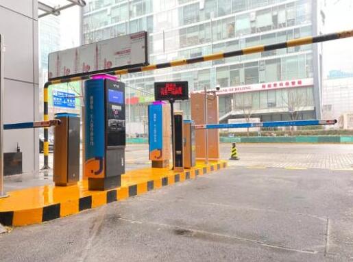 捷停車·云托管落地方正國際大廈，創(chuàng)新車場智慧管理